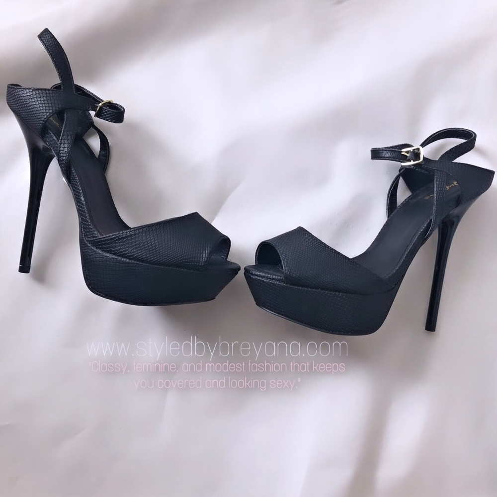 Viviana Strappy Heel | Black | EUC